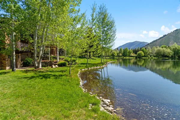$17,995,000 | 121 Feather Lane, Hailey, ID 83333