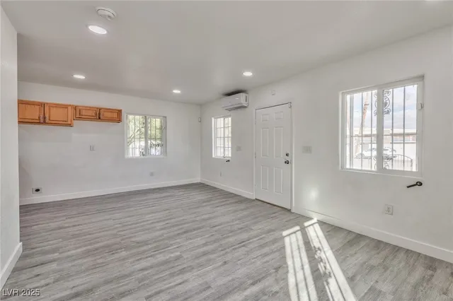 $1,095 | 339 North 10th Street, Unit 1, Las Vegas, NV 89101