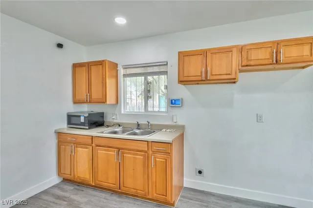 $1,095 | 339 North 10th Street, Unit 1, Las Vegas, NV 89101