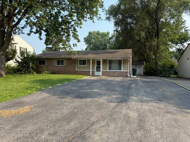 $2,950 | 533 Redwood Road, Bolingbrook, IL 60440