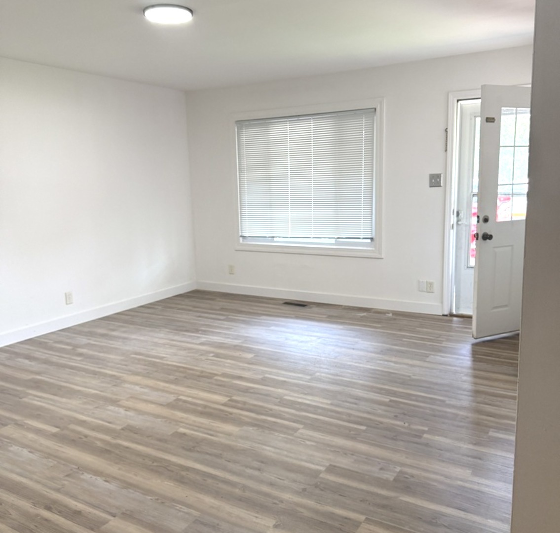 533 Redwood Road Bolingbrook, IL 60440 - Photo 3 of 17