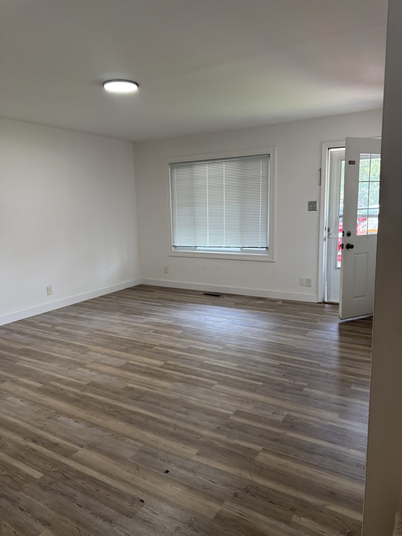 533 Redwood Road Bolingbrook, IL 60440 - Photo 3 of 20