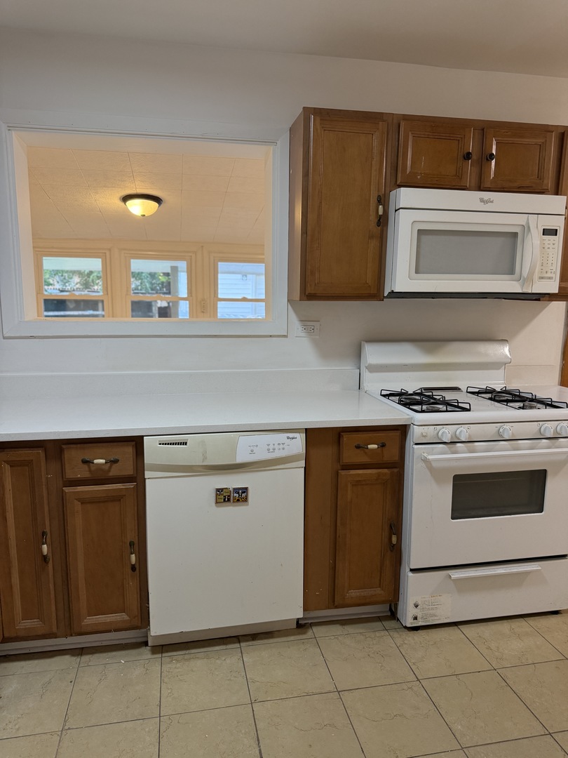 533 Redwood Road Bolingbrook, IL 60440 - Photo 5 of 20