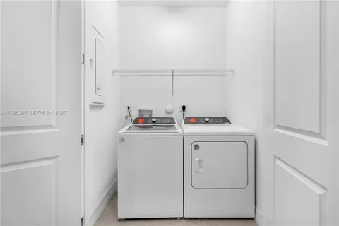 a view of an house with backyard and garden