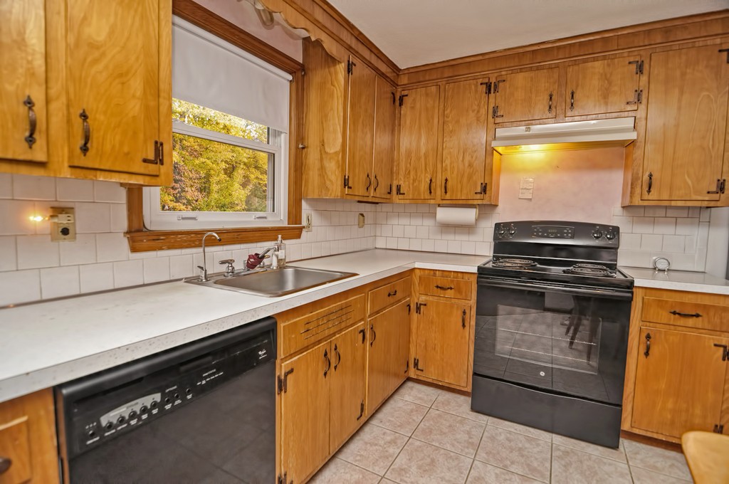 59 Arnold Road Norwood, MA 02062 - Photo 8 of 29 Gallery Image 8