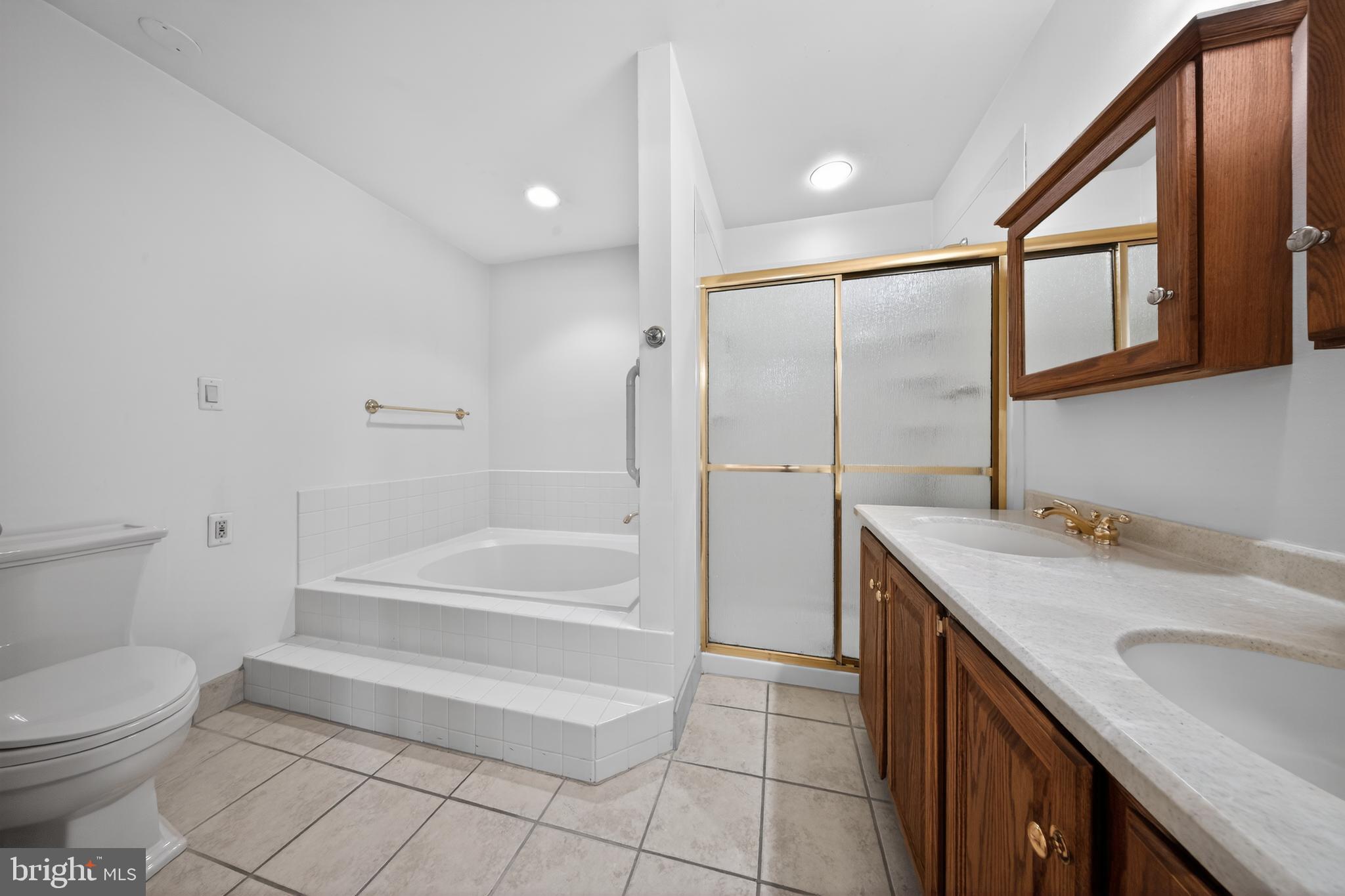 62 Harlow Circle Ambler, PA 19002 - Photo 15 of 22 En suite bath