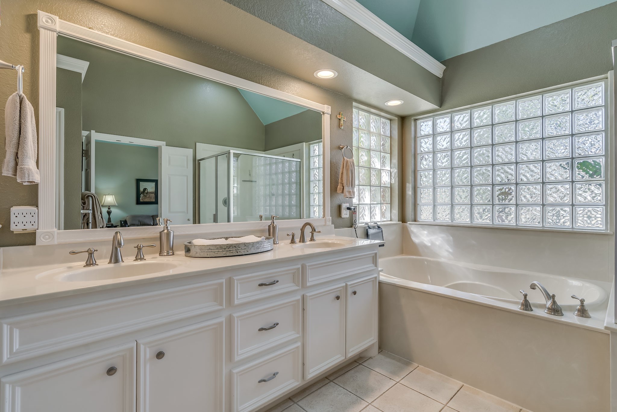 2500 Centerline Road Conroe, TX 77384 - Photo 18 of 28 a bathroom with a double vanity sink a mirror and a bathtub