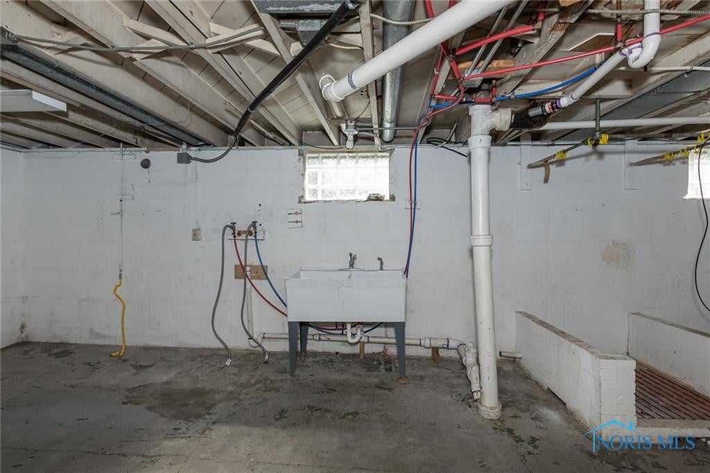 4554 Douglas Road Toledo, OH 43613 - Photo 16 of 21 Photo 24