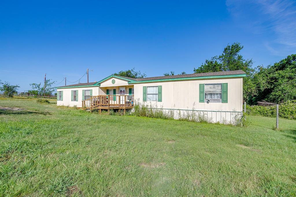 127 Lelon Lane Springtown, TX 76082 - Photo 5 of 31