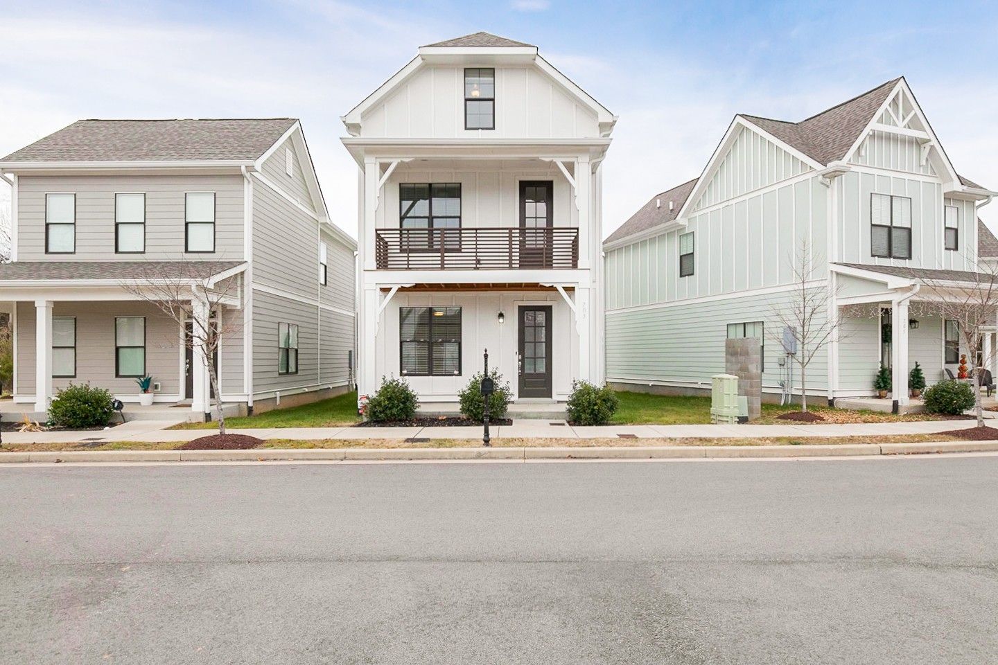 703 Cottage Park Drive Nashville, TN 37207 - Photo 1 of 15 front view of a brick building