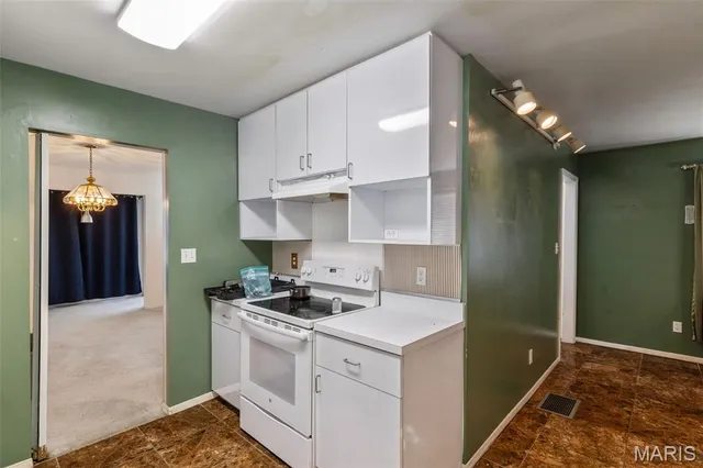 $225,000 | 11538 Sandy View Drive, Unit 212, St. Louis, MO 63146