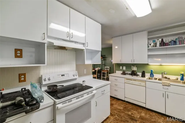 $225,000 | 11538 Sandy View Drive, Unit 212, St. Louis, MO 63146