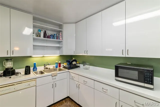 $225,000 | 11538 Sandy View Drive, Unit 212, St. Louis, MO 63146