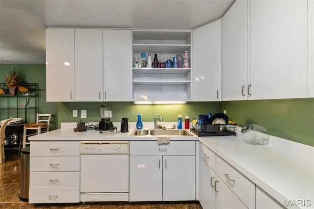 $225,000 | 11538 Sandy View Drive, Unit 212, St. Louis, MO 63146