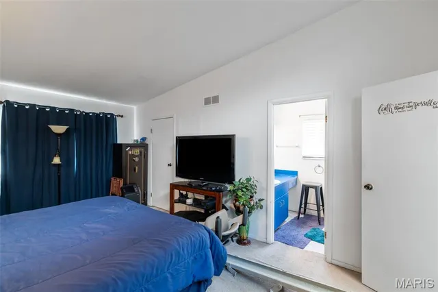 $225,000 | 11538 Sandy View Drive, Unit 212, St. Louis, MO 63146