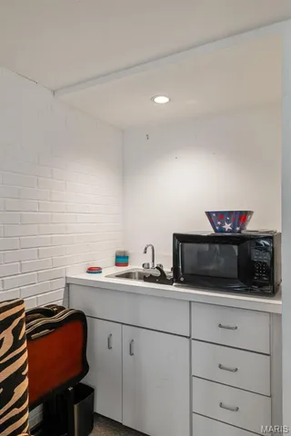 $225,000 | 11538 Sandy View Drive, Unit 212, St. Louis, MO 63146