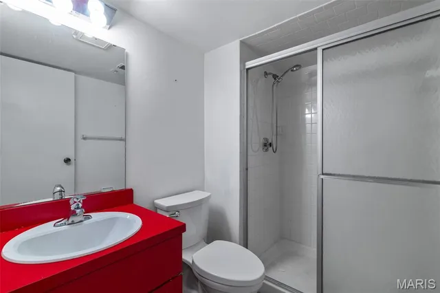 $225,000 | 11538 Sandy View Drive, Unit 212, St. Louis, MO 63146