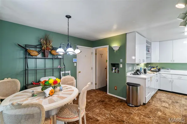 $225,000 | 11538 Sandy View Drive, Unit 212, St. Louis, MO 63146