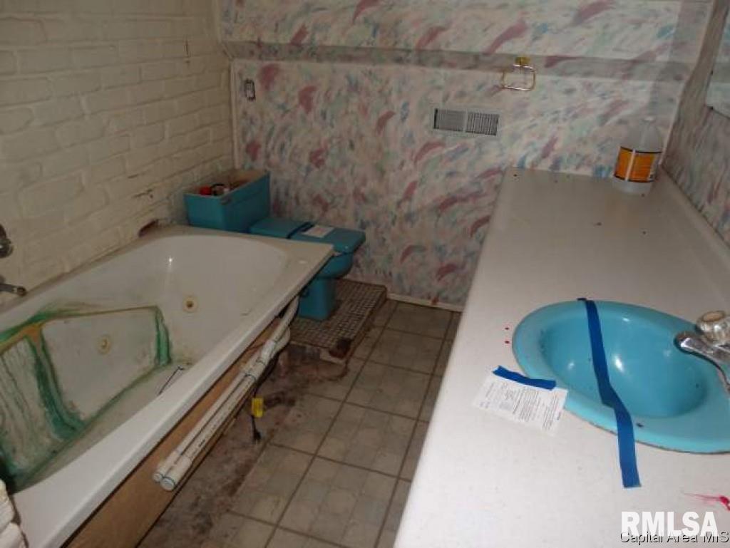 19353 Hunt Road Petersburg, IL 62675 - Photo 3 of 11 Gallery Image 3