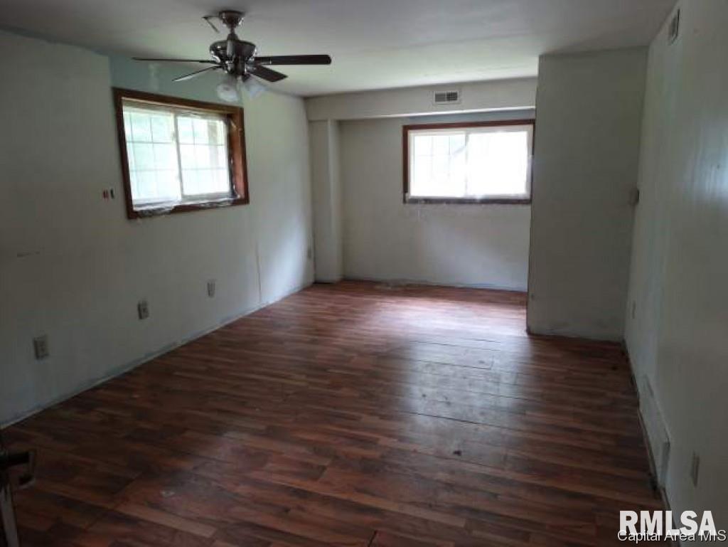 19353 Hunt Road Petersburg, IL 62675 - Photo 4 of 11 Gallery Image 4