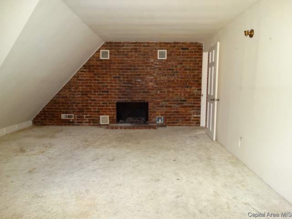 19353 Hunt Road Petersburg, IL 62675 - Photo 5 of 11 Gallery Image 5