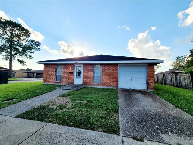 $1,450 | 1134 Le Compte Drive, Westwego, LA 70094