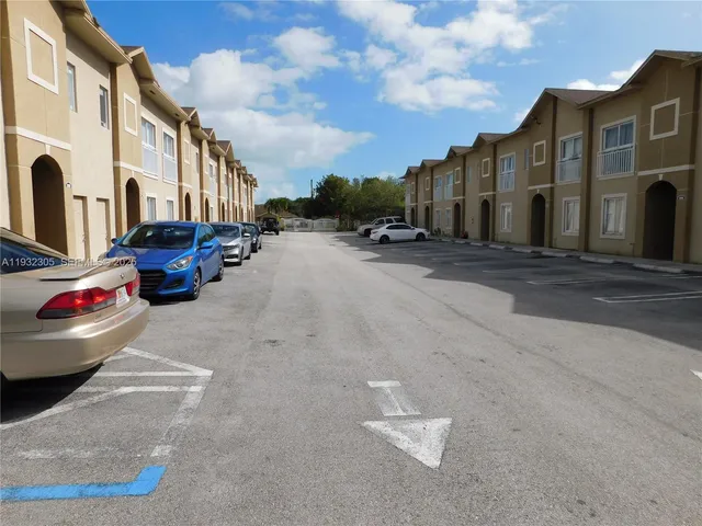 $2,700 | 21485 Southwest 112th Avenue, Unit 408, Miami, FL 33170