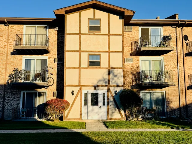 $160,000 | 3823 West 123rd Street, Unit 302, Alsip, IL 60803