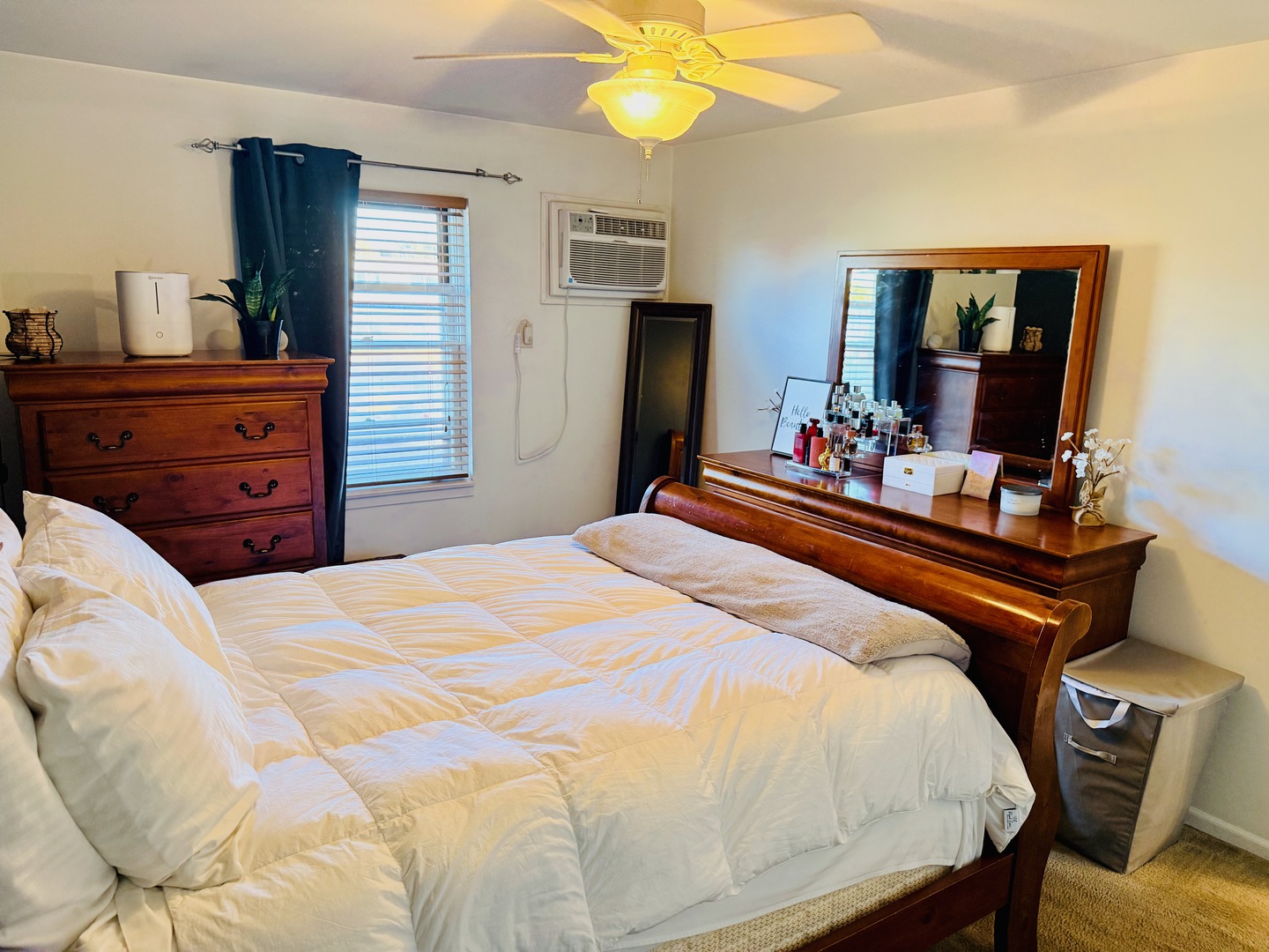 3823 West 123rd Street, Unit 302 Alsip, IL 60803 - Photo 18 of 35 a bedroom with a bed and a dresser