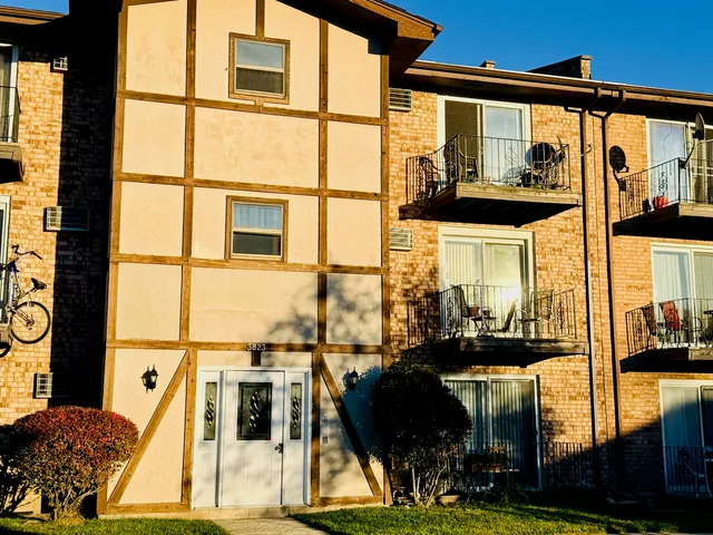 $160,000 | 3823 West 123rd Street, Unit 302, Alsip, IL 60803