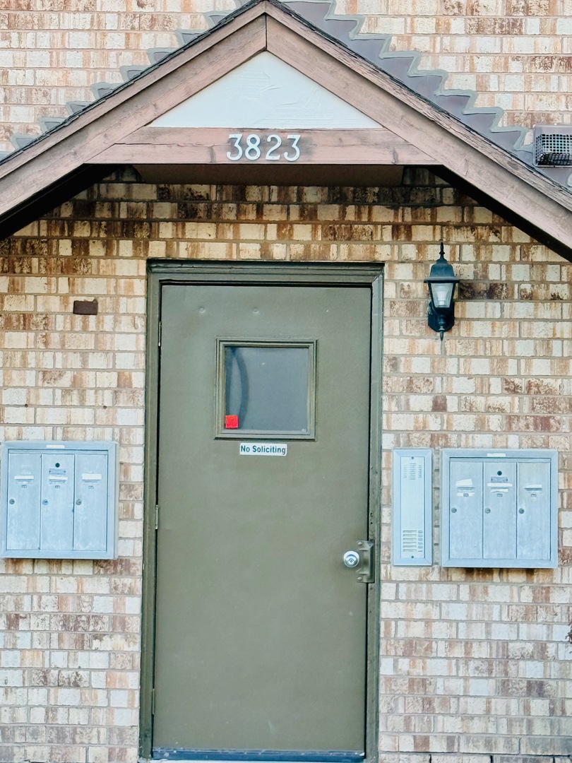 3823 West 123rd Street, Unit 302 Alsip, IL 60803 - Photo 30 of 35 a close view of a stove top oven sitting inside of a kitchen