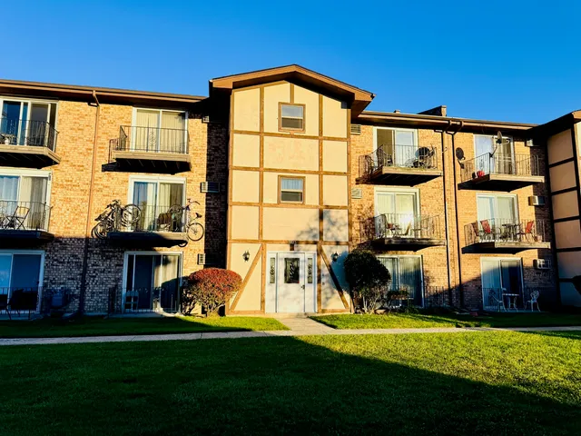 $160,000 | 3823 West 123rd Street, Unit 302, Alsip, IL 60803