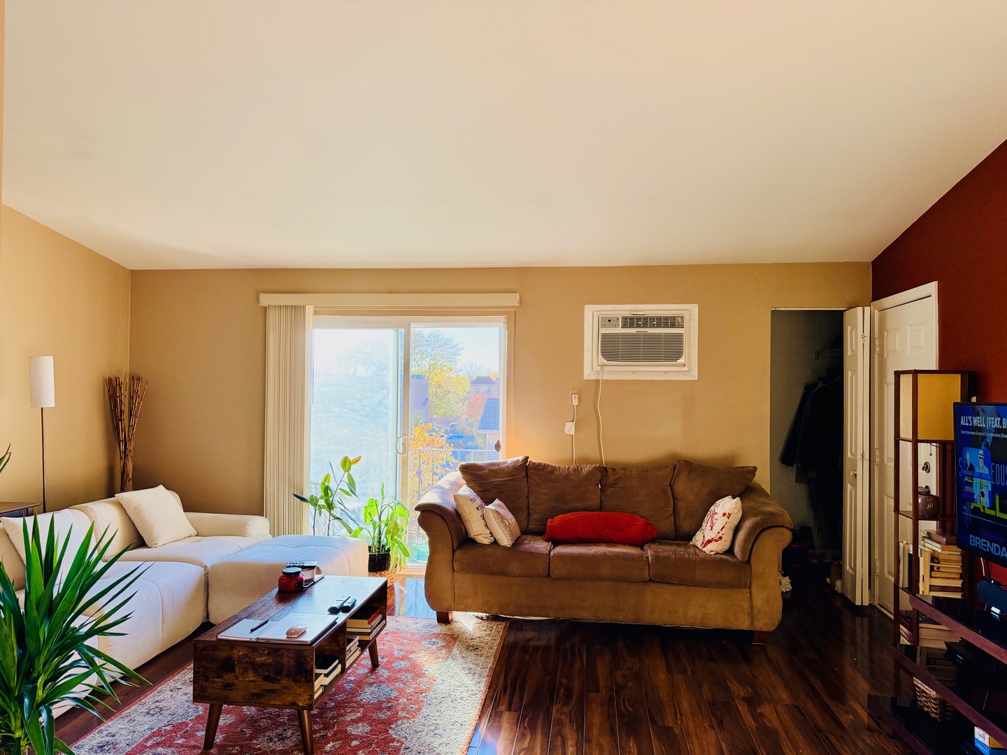 3823 West 123rd Street, Unit 302 Alsip, IL 60803 - Photo 8 of 35 a living room with furniture and a potted plant