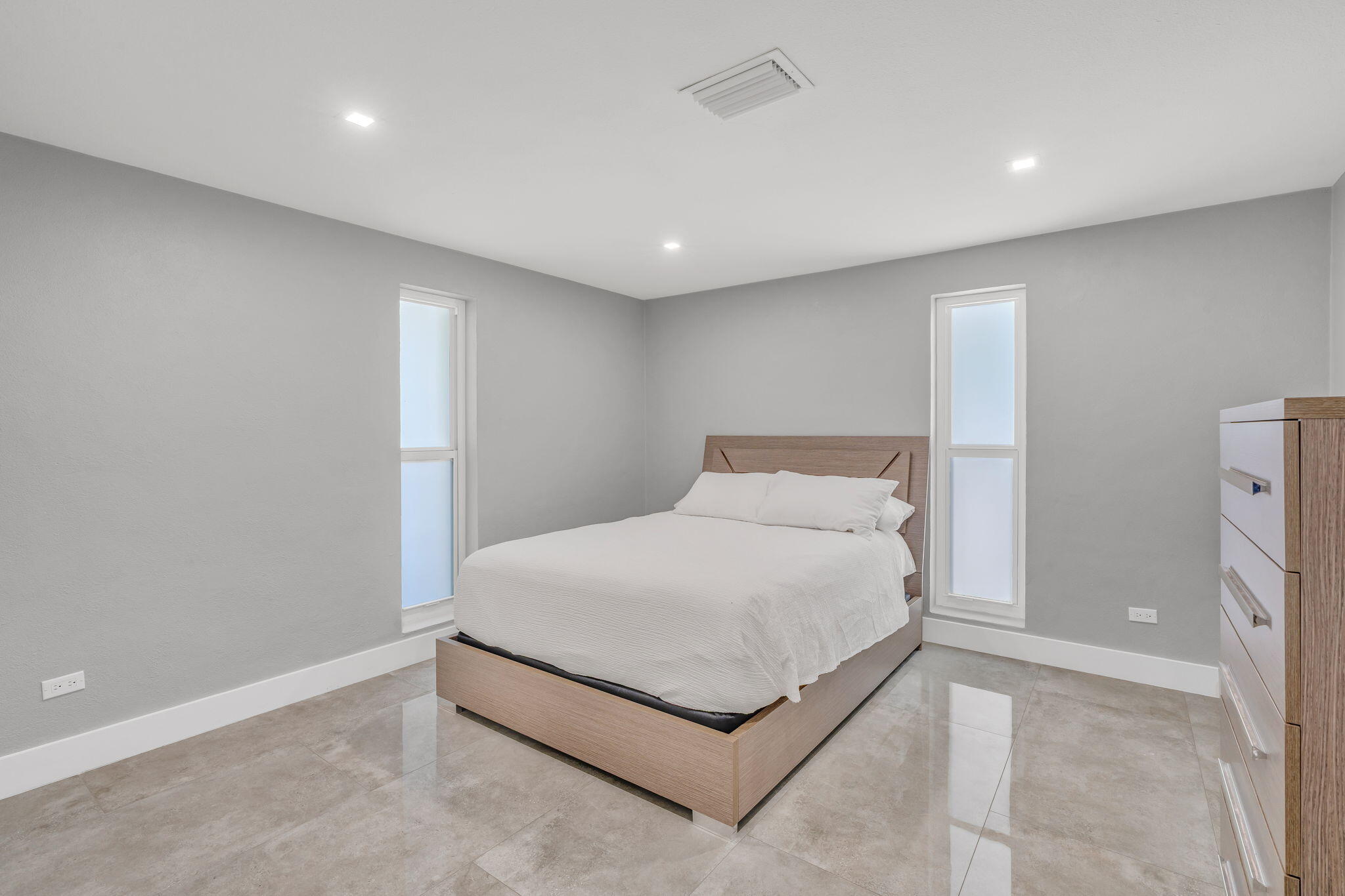 222 2nd Road Key Largo, FL 33037 - Photo 15 of 43 a large bed sitting in a room next to a cabinet