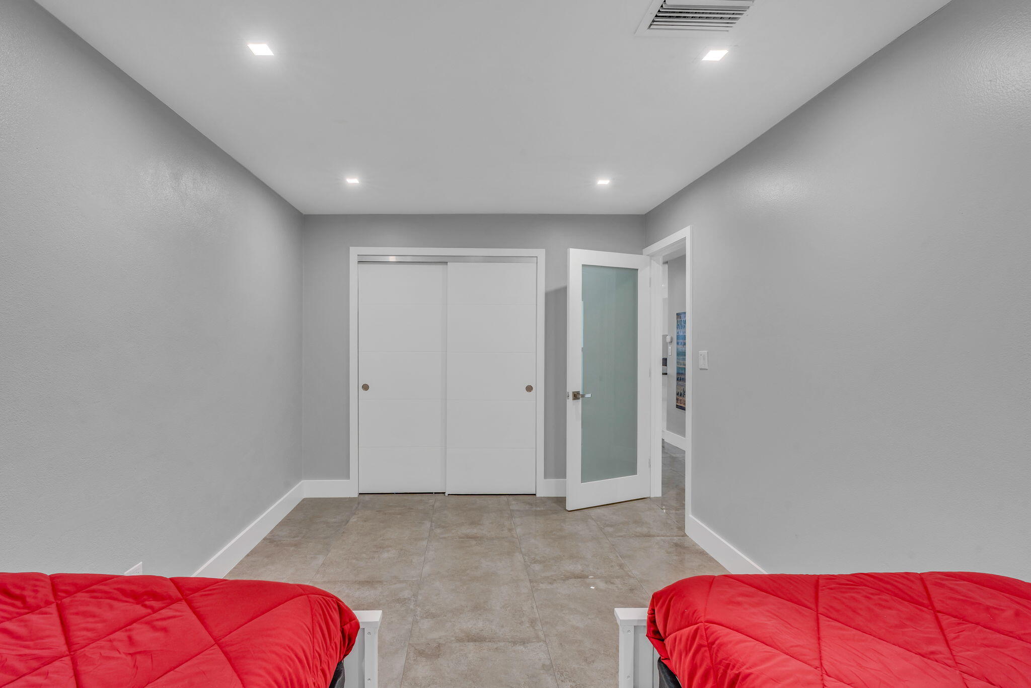 222 2nd Road Key Largo, FL 33037 - Photo 18 of 43 a view of a livingroom with a couch