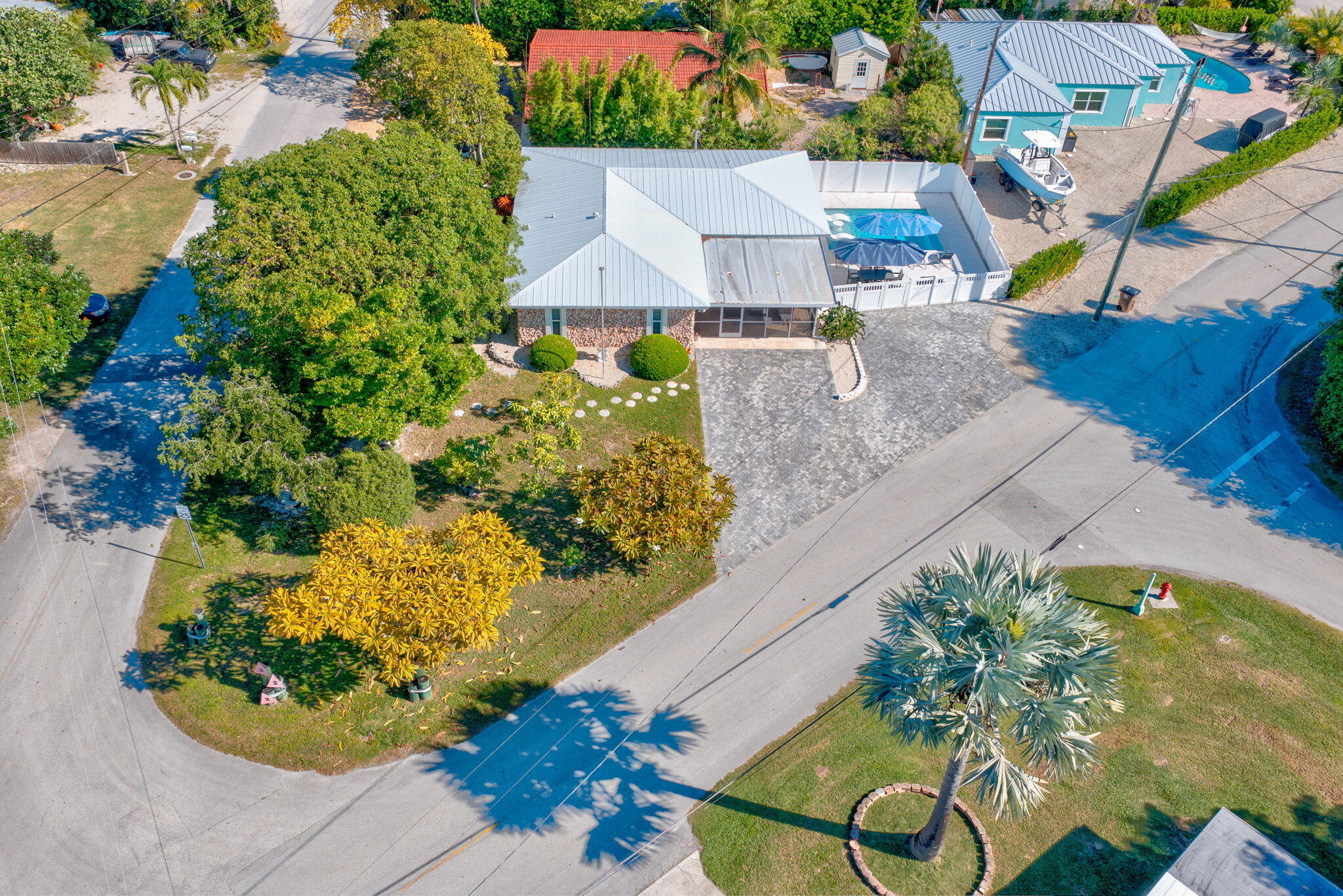 222 2nd Road Key Largo, FL 33037 - Photo 35 of 43 an aerial view of a house with a yard and garden