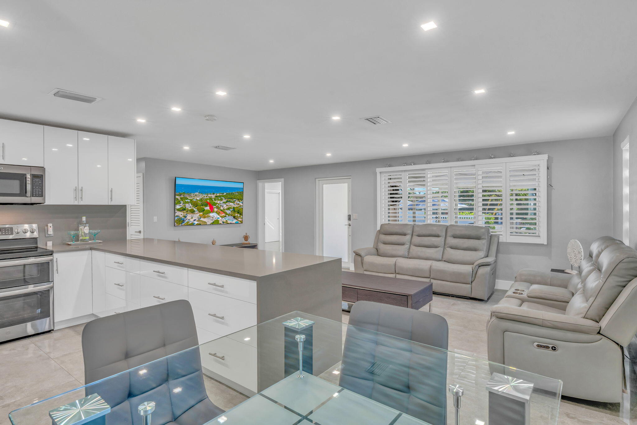 222 2nd Road Key Largo, FL 33037 - Photo 7 of 43 a living room with furniture and a window