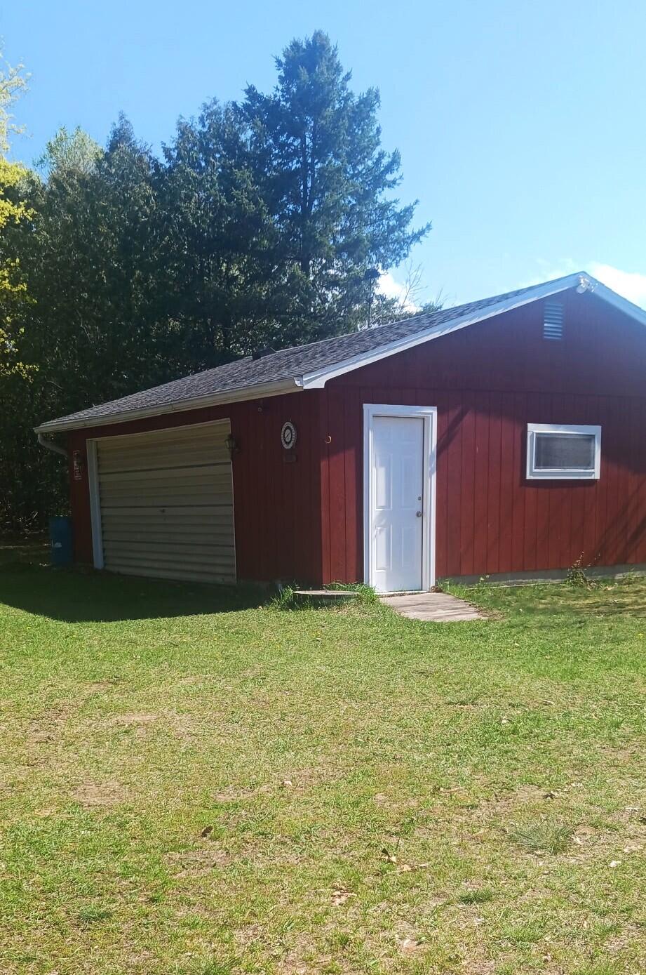 N2253 West Main Street Weyauwega, WI 54983 - Photo 8 of 48 Garage