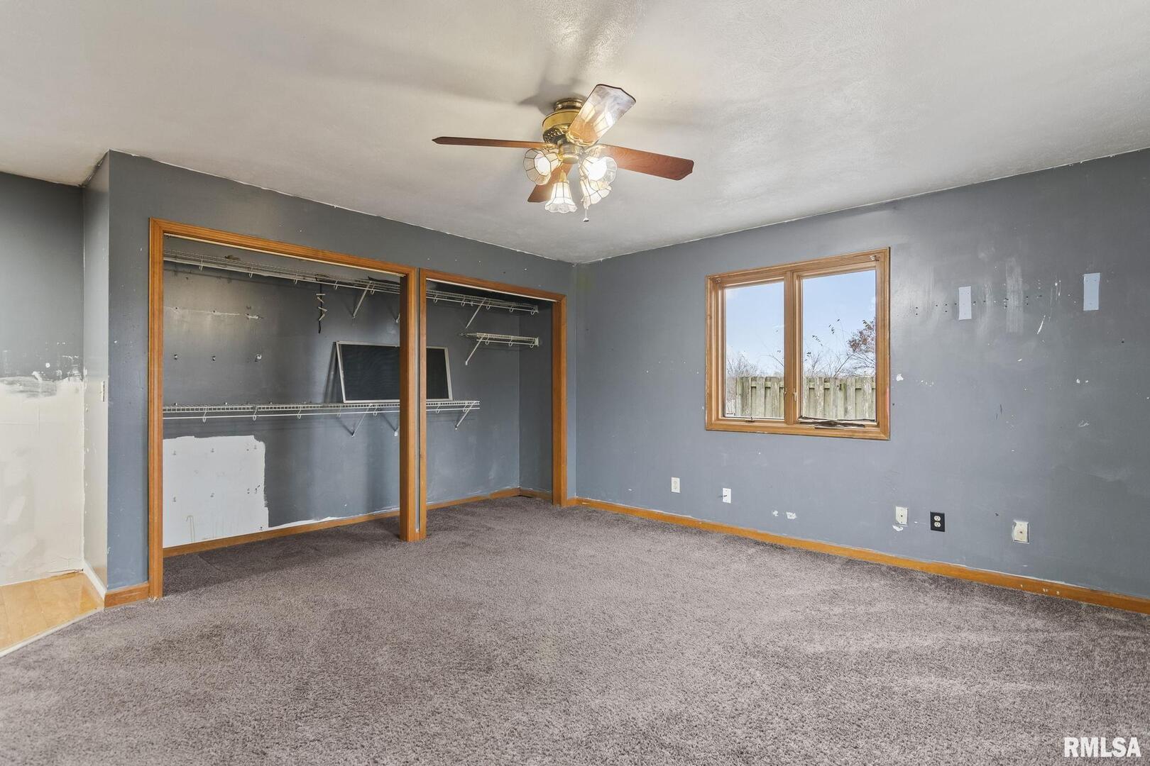 220 East Wilcox Street Springfield, IL 62707 - Photo 23 of 36 a view of an empty room with a window