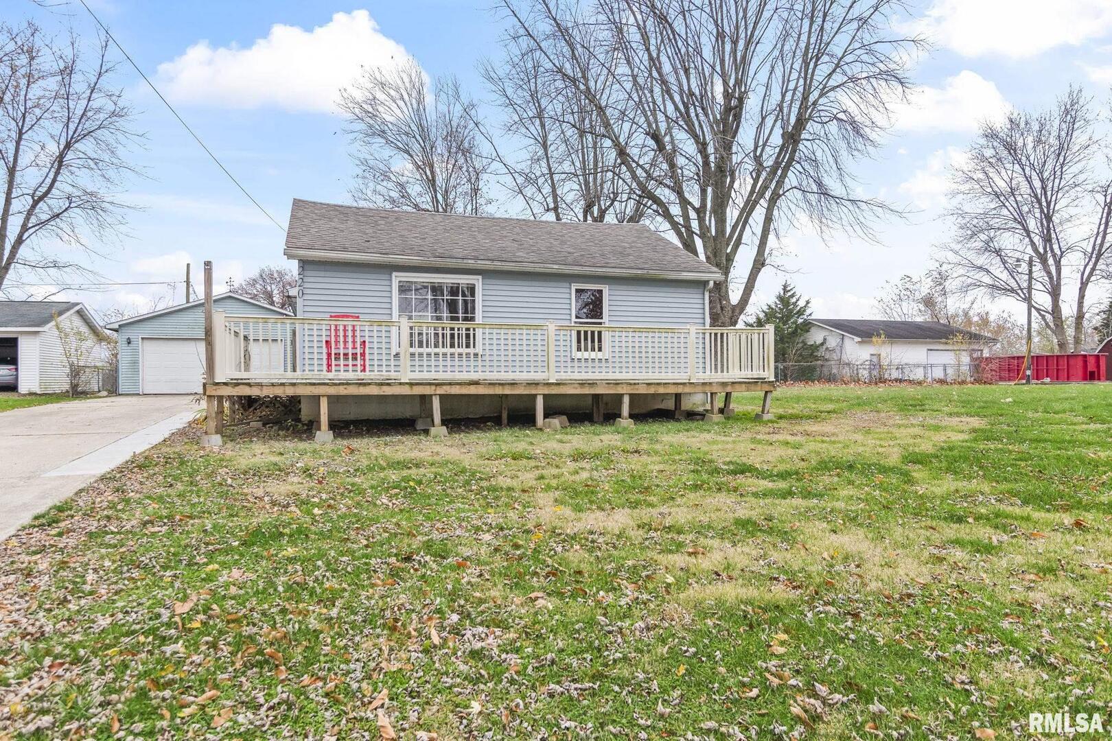 220 East Wilcox Street Springfield, IL 62707 - Photo 3 of 36 a house view with a garden space