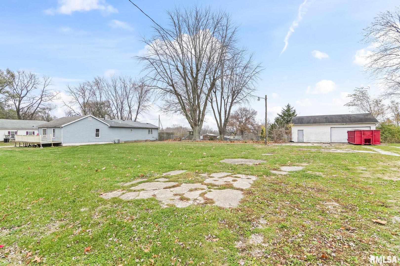 220 East Wilcox Street Springfield, IL 62707 - Photo 6 of 36 a view of a volley ball court