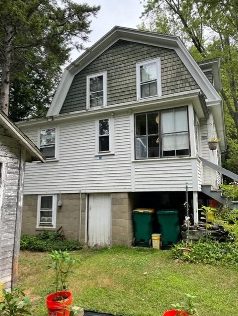 31 Chamberlain Street Rochester, NH 03867 - Photo 2 of 27
