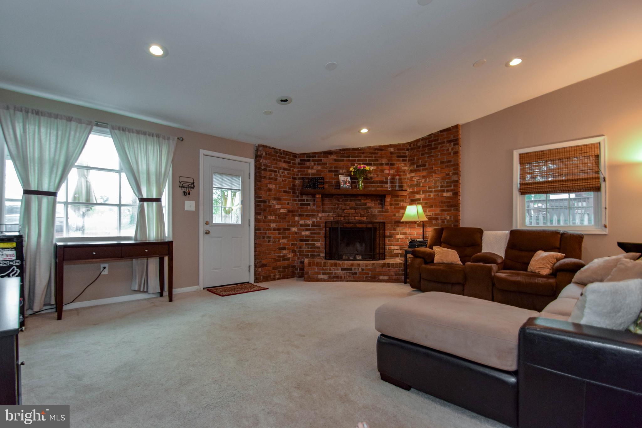 1819 Clearwood Road Baltimore, MD 21234 - Photo 5 of 32 Gallery Image 5
