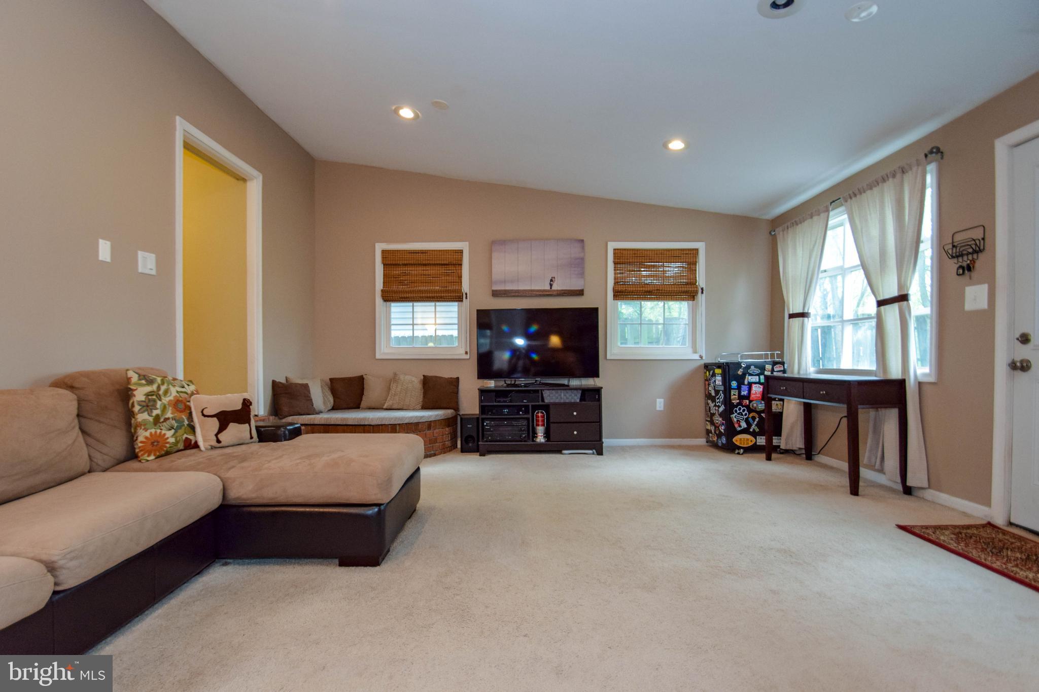 1819 Clearwood Road Baltimore, MD 21234 - Photo 6 of 32 Gallery Image 6