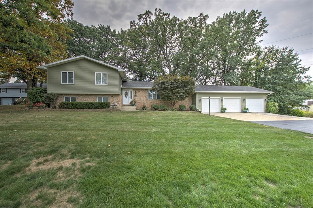 1465 West Pershing Road Decatur, IL 62526 - Photo 1 of 35