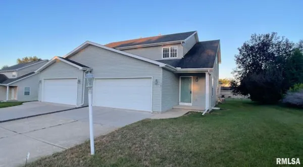 $2,400 | 1611 West Geneva Road, Peoria, IL 61615