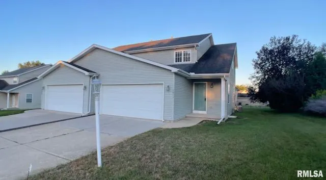 $2,400 | 1611 West Geneva Road, Peoria, IL 61615