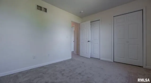 $2,400 | 1611 West Geneva Road, Peoria, IL 61615