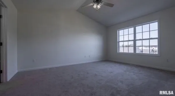 $2,400 | 1611 West Geneva Road, Peoria, IL 61615