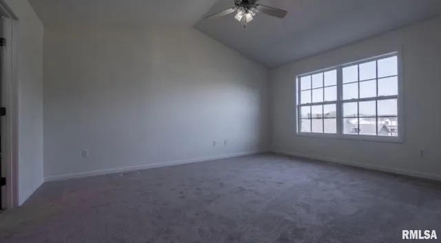 $2,400 | 1611 West Geneva Road, Peoria, IL 61615